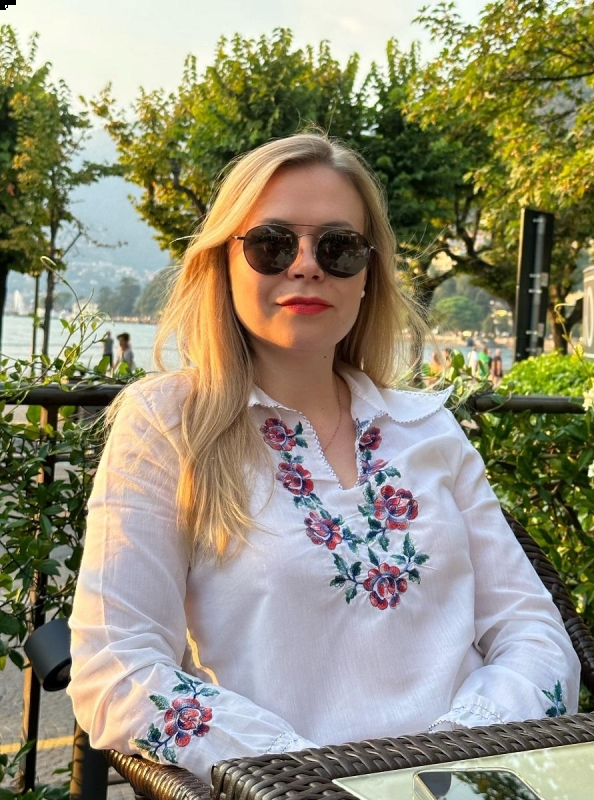 Photo de Elena (Milan) / Réf. 93080 / Agence Amélie