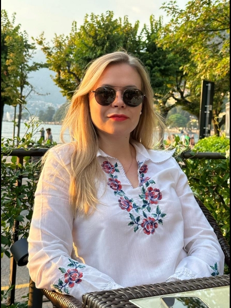 Elena (Milan) / Réf. 93080 / Adhérente Agence Amélie