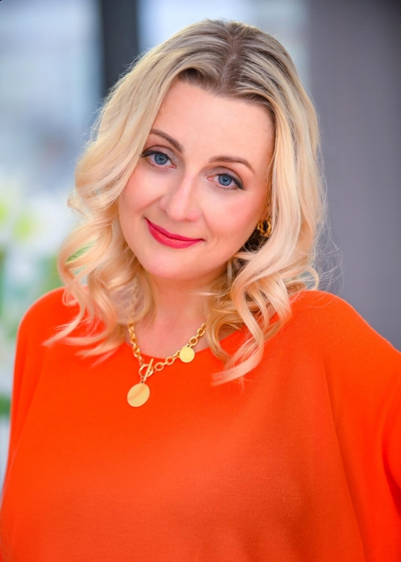 Photo de Natalia / Réf. 93084 / Agence Amélie