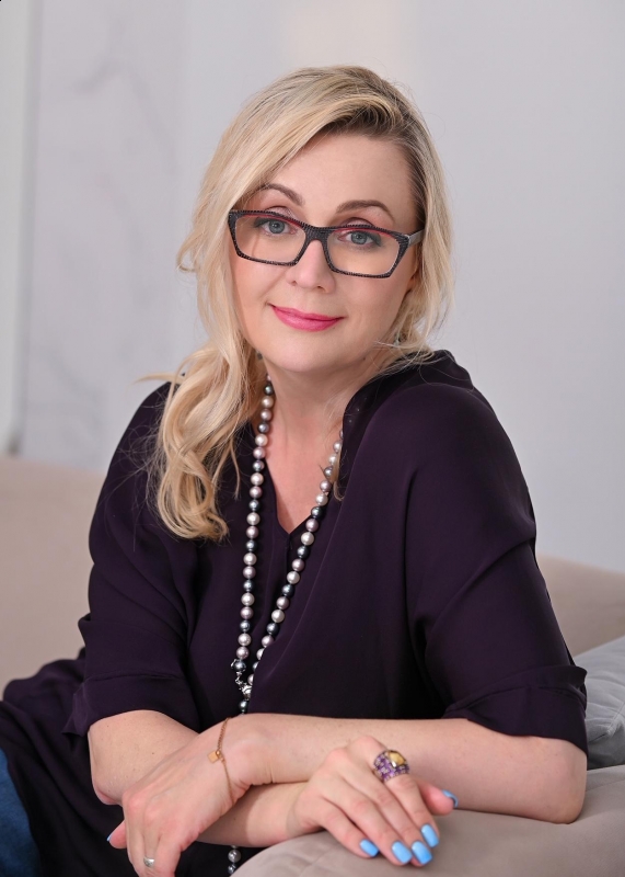 Photo de Natalia / Réf. 93084 / Agence Amélie