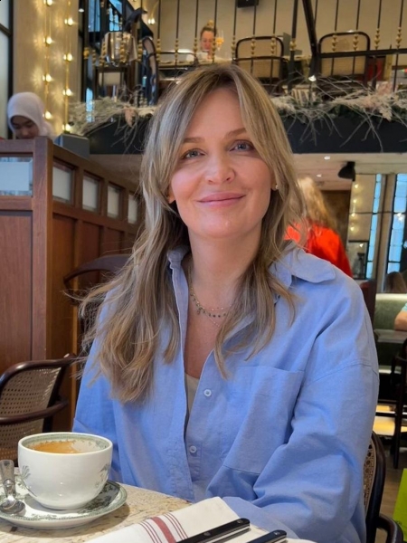 Natalia (souvent Paris) / Réf. 93091 / Adhérente Agence Amélie