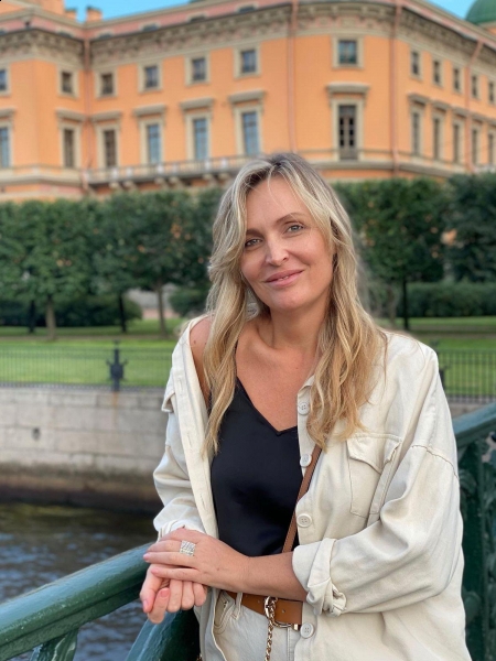 Natalia (souvent Paris) / Réf. 93091 / Adhérente Agence Amélie