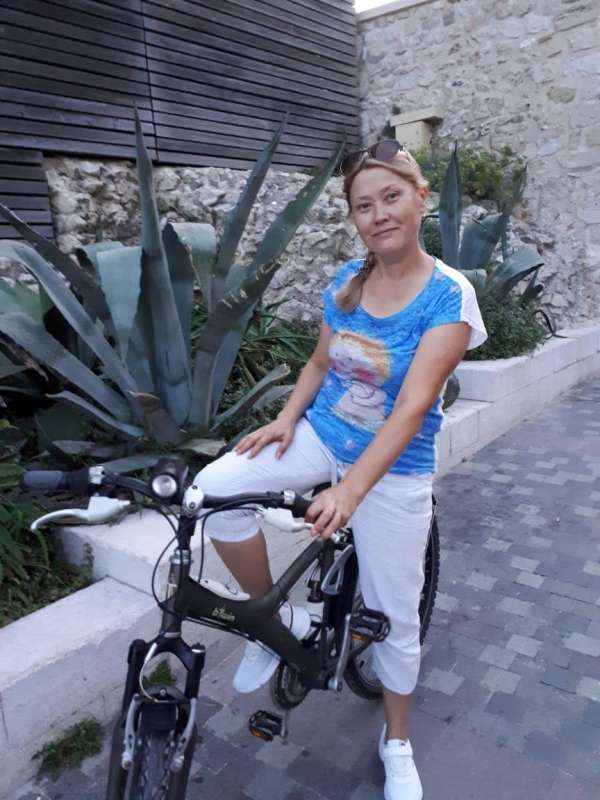 Photo de Iryna (Cannes) / Réf. 93096 / Agence Amélie