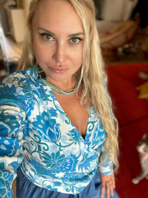 Photo de Irina / Réf. 93104 / Agence Amélie