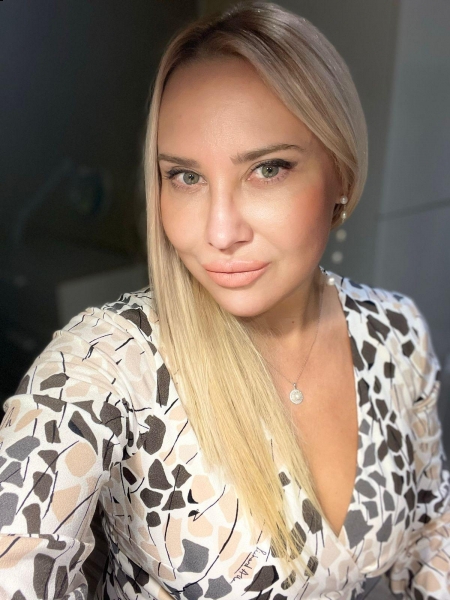 Irina / Réf. 93104 / Adhérente Agence Amélie