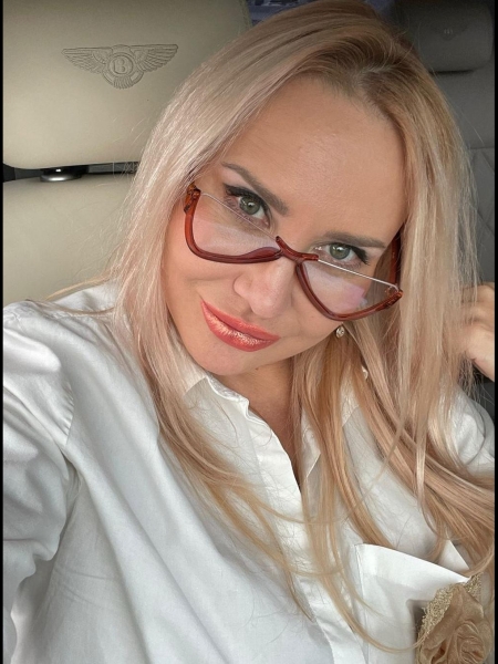 Irina / Réf. 93104 / Adhérente Agence Amélie