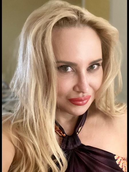 Irina / Réf. 93104 / Adhérente Agence Amélie