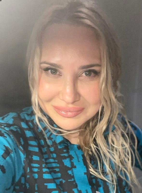 Photo de Irina / Réf. 93104 / Agence Amélie