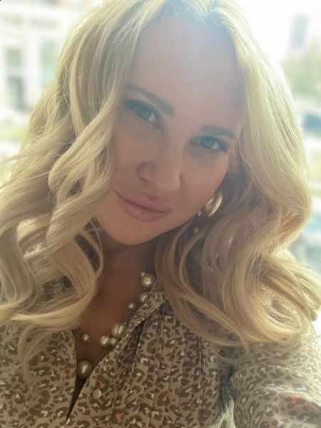 Irina / Réf. 93104 / Adhérente Agence Amélie