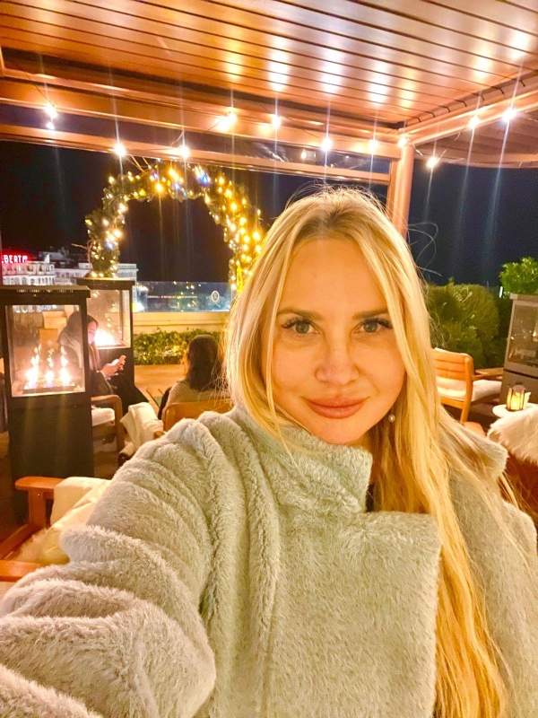 Photo de Irina / Réf. 93104 / Agence Amélie