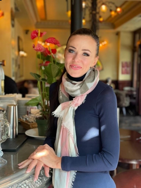 Valentyna (Paris) / Réf. 93120 / Adhérente Agence Amélie
