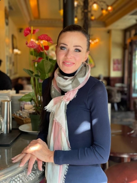 Valentyna (Paris) / Réf. 93120 / Adhérente Agence Amélie