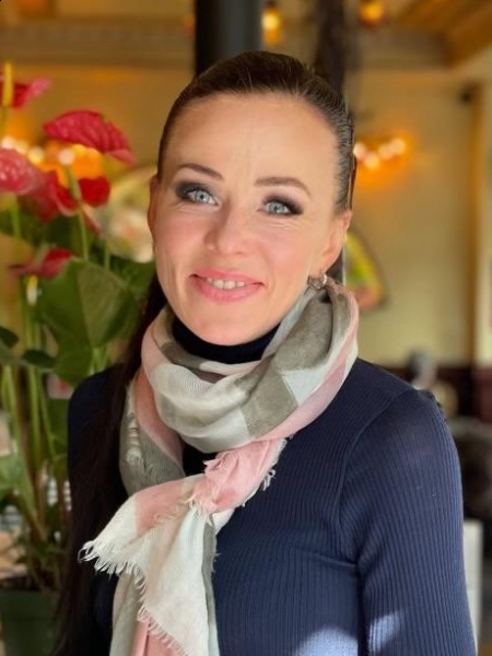 Valentyna (Paris) / Réf. 93120 / Adhérente Agence Amélie