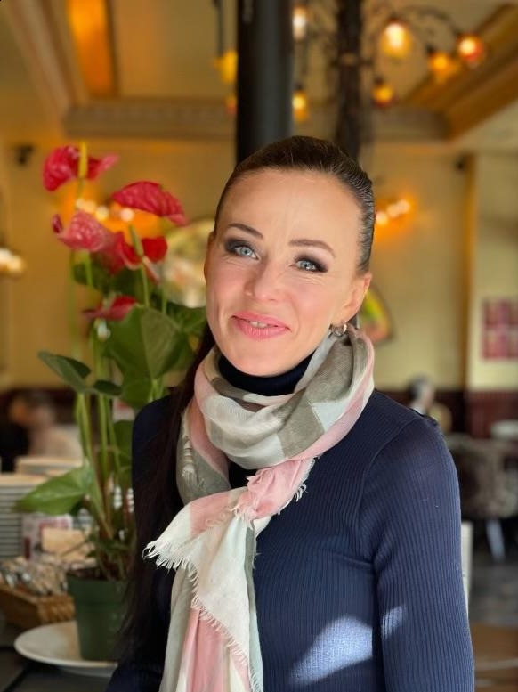 Photo de Valentyna (Paris) / Réf. 93120 / Agence Amélie