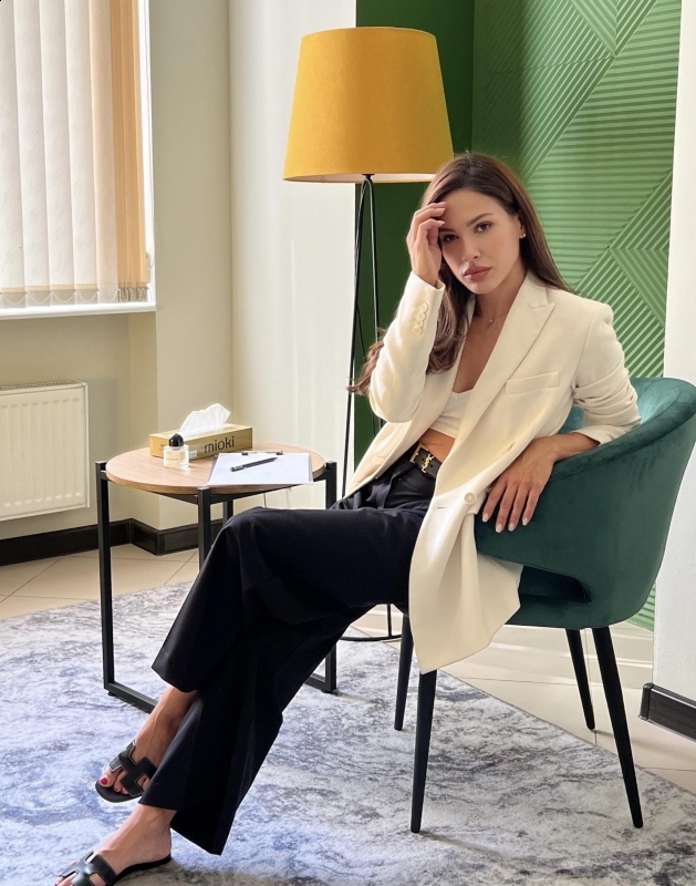 Photo de Maria (bientôt à Paris) / Réf. 93121 / Agence Amélie