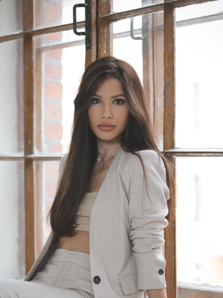 Maria (bientôt à Paris) / Réf. 93121 / Adhérente Agence Amélie