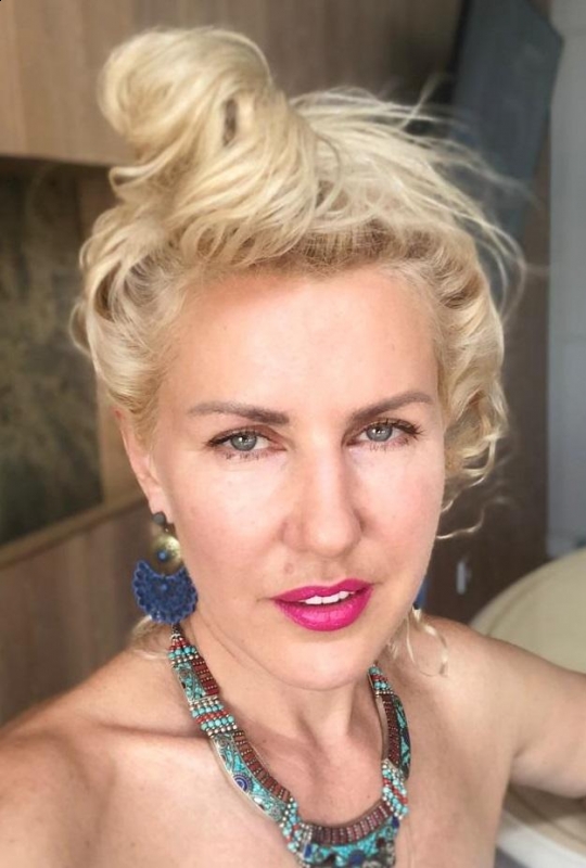 Photo de Svetlana / Réf. 93133 / Agence Amélie