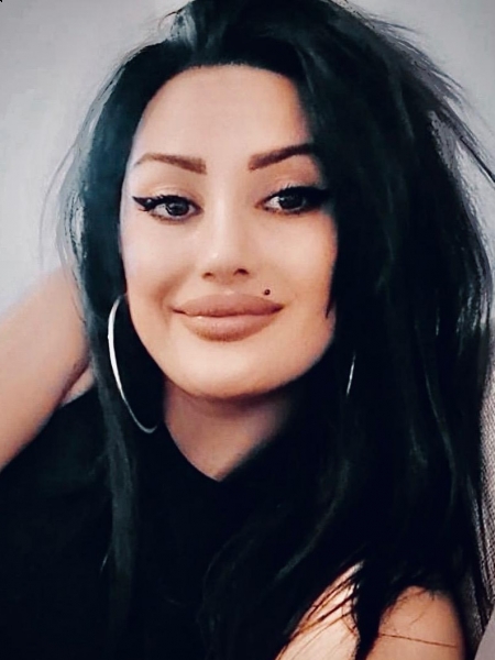 Liana (Paris) / Réf. 93138 / Adhérente Agence Amélie