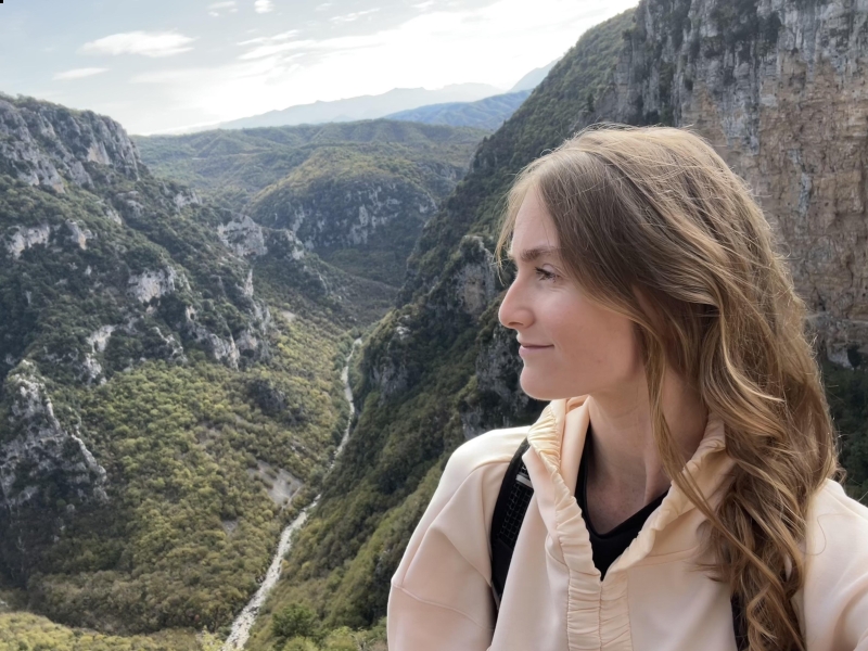 Photo de Julia (bientôt à Paris) / Réf. 93139 / Agence Amélie