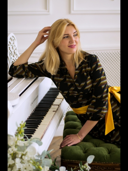 Anna (Paris) / Réf. 93146 / Adhérente Agence Amélie