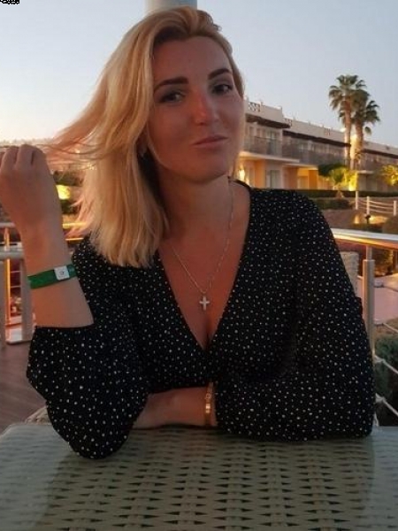 Anna (Paris) / Réf. 93146 / Adhérente Agence Amélie