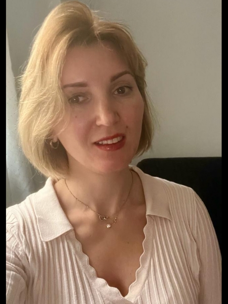 Anna (Paris) / Réf. 93146 / Adhérente Agence Amélie