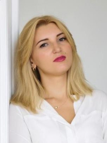 Anna (Paris) / Réf. 93146 / Adhérente Agence Amélie