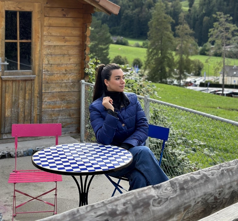 Photo de Zaïra ( maintenant à Lausanne ) / Réf. 93177 / Agence Amélie