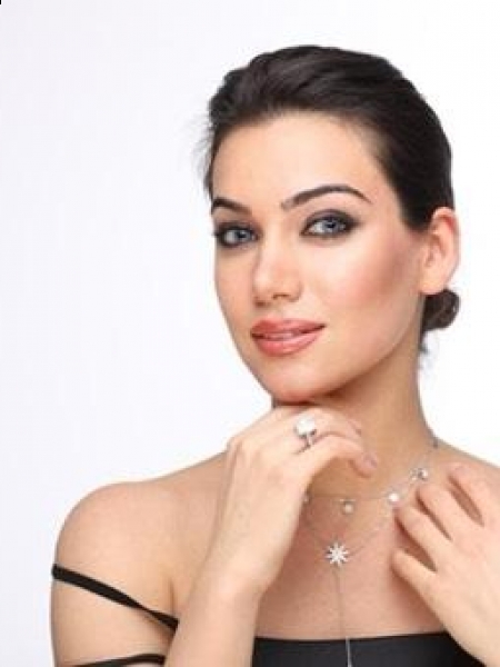 Zaïra ( maintenant à Lausanne ) / Réf. 93177 / Adhérente Agence Amélie