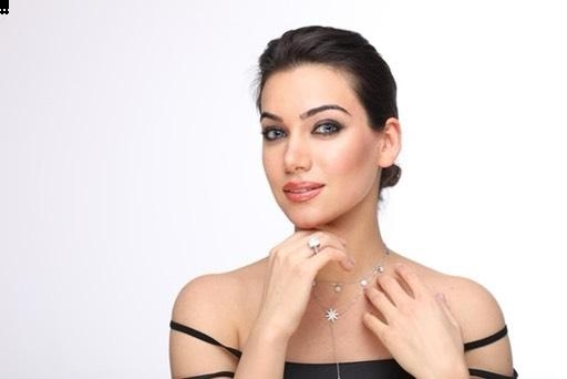 Photo de Zaïra ( maintenant à Lausanne ) / Réf. 93177 / Agence Amélie