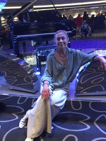 Svetlana (Paris) / Réf. 93206 / Adhérente Agence Amélie