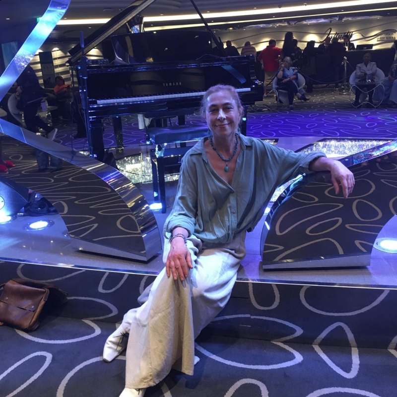 Photo de Svetlana (Paris) / Réf. 93206 / Agence Amélie