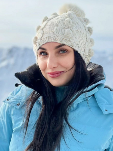 Anna (Suisse) / Réf. 93218 / Adhérente Agence Amélie