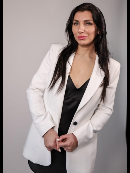 Anna (Suisse) / Réf. 93218 / Adhérente Agence Amélie