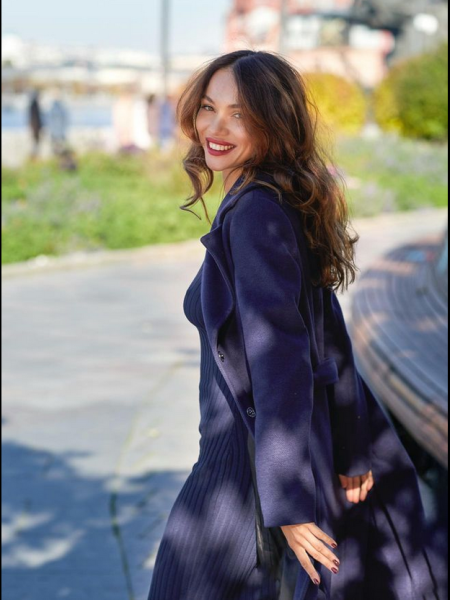 Olga / Réf. 93297 / Adhérente Agence Amélie
