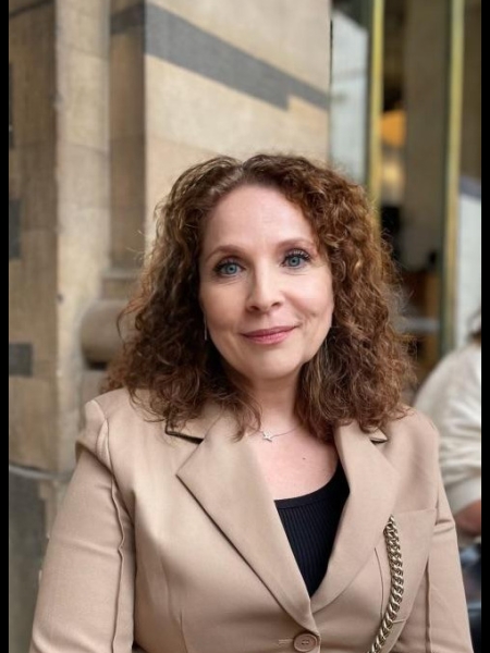 Ekaterina (Paris) / Réf. 93322 / Adhérente Agence Amélie