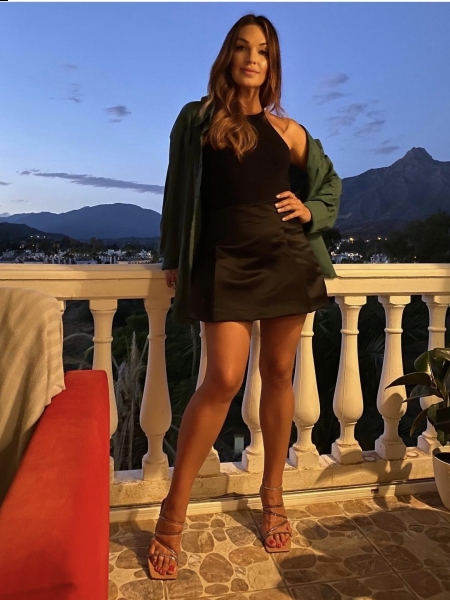 Oksana (bientôt à Paris) / Réf. 93324 / Adhérente Agence Amélie