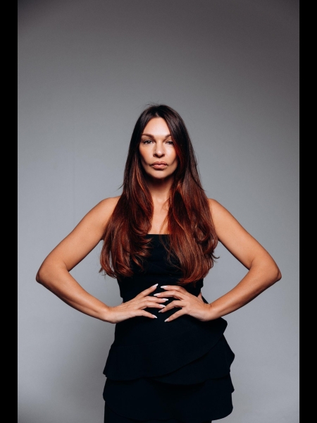 Oksana (bientôt à Paris) / Réf. 93324 / Adhérente Agence Amélie