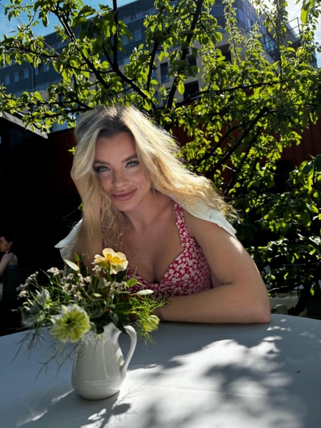 Elena  / Réf. 93331 / Adhérente Agence Amélie