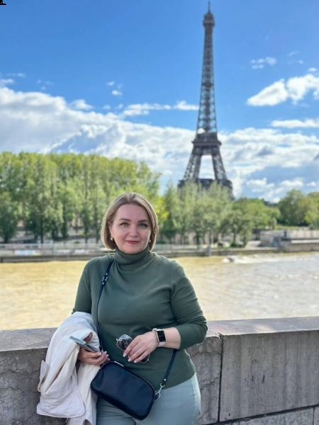 Natalia (Paris) / Réf. 93379 / Adhérente Agence Amélie