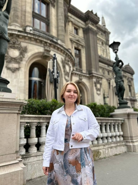 Natalia (Paris) / Réf. 93379 / Adhérente Agence Amélie