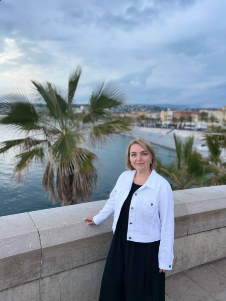 Natalia (Paris) / Réf. 93379 / Adhérente Agence Amélie