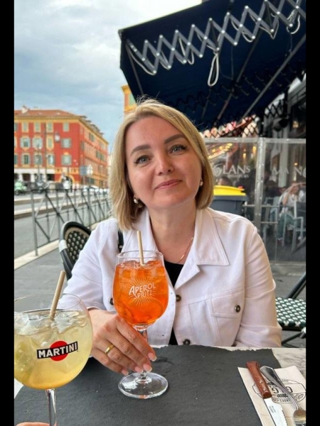 Natalia (Paris) / Réf. 93379 / Adhérente Agence Amélie
