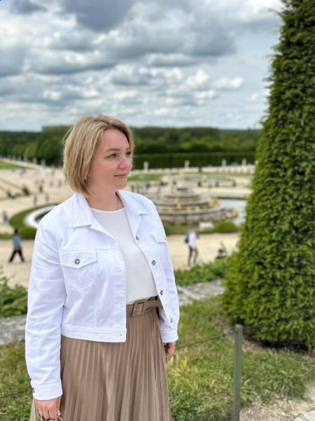 Natalia (Paris) / Réf. 93379 / Adhérente Agence Amélie