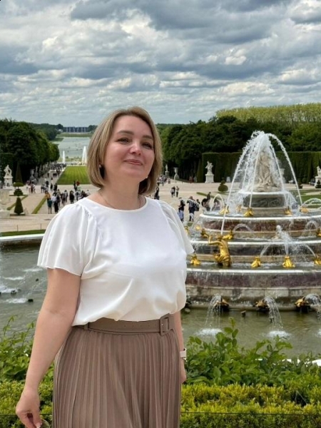 Natalia (Paris) / Réf. 93379 / Adhérente Agence Amélie
