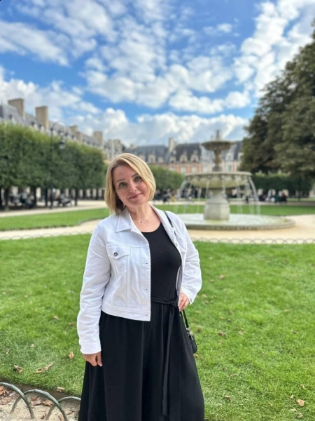 Natalia (Paris) / Réf. 93379 / Adhérente Agence Amélie