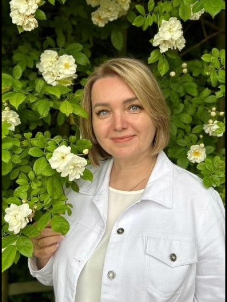 Natalia (Paris) / Réf. 93379 / Adhérente Agence Amélie