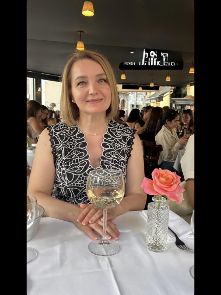 Natalia (Paris) / Réf. 93379 / Adhérente Agence Amélie