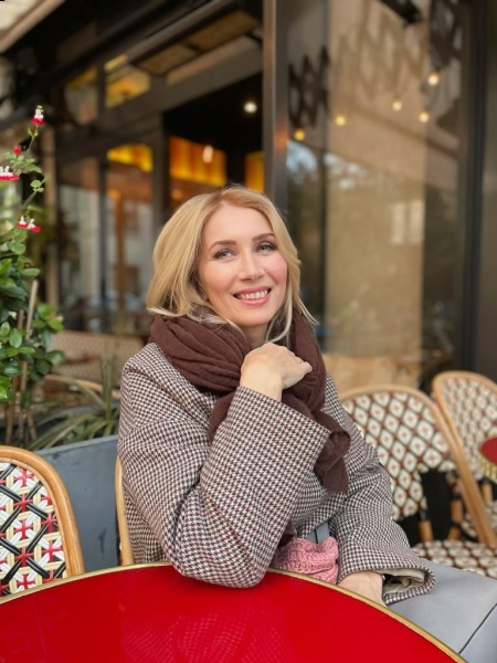 Svetlana (Paris) / Réf. 93397 / Adhérente Agence Amélie