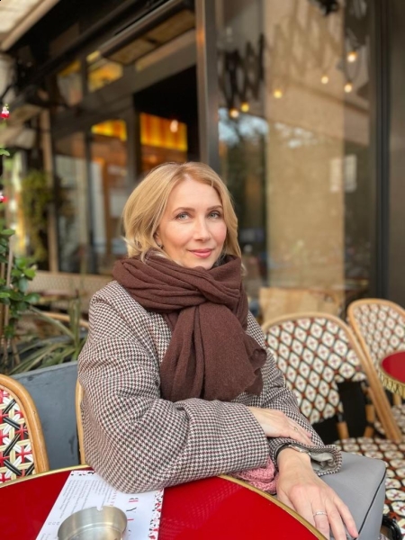 Svetlana (Paris) / Réf. 93397 / Adhérente Agence Amélie